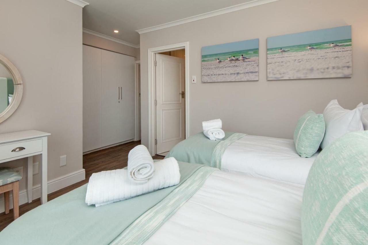 The Sun, Whales & Waves - Seafront Apartment Hermanus Exterior photo
